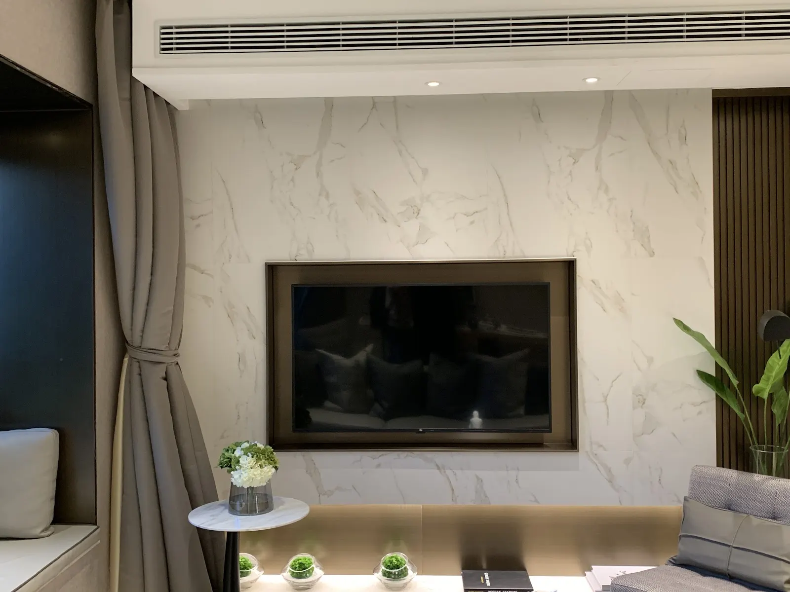 GANI CALACATTA GOLD — White